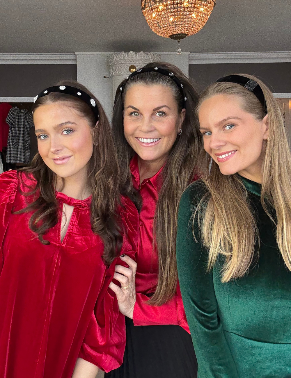 Kelly hårbøyle med stener og strass