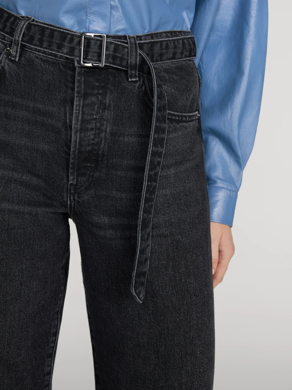 THE BELTED LOOSE