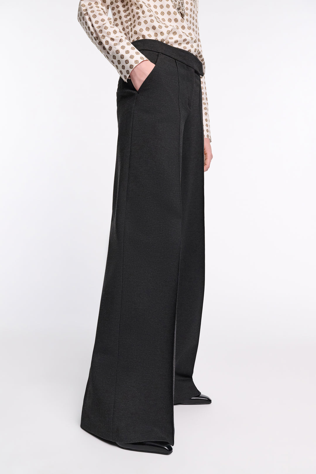 EMOTIONAL ESSENCE pants