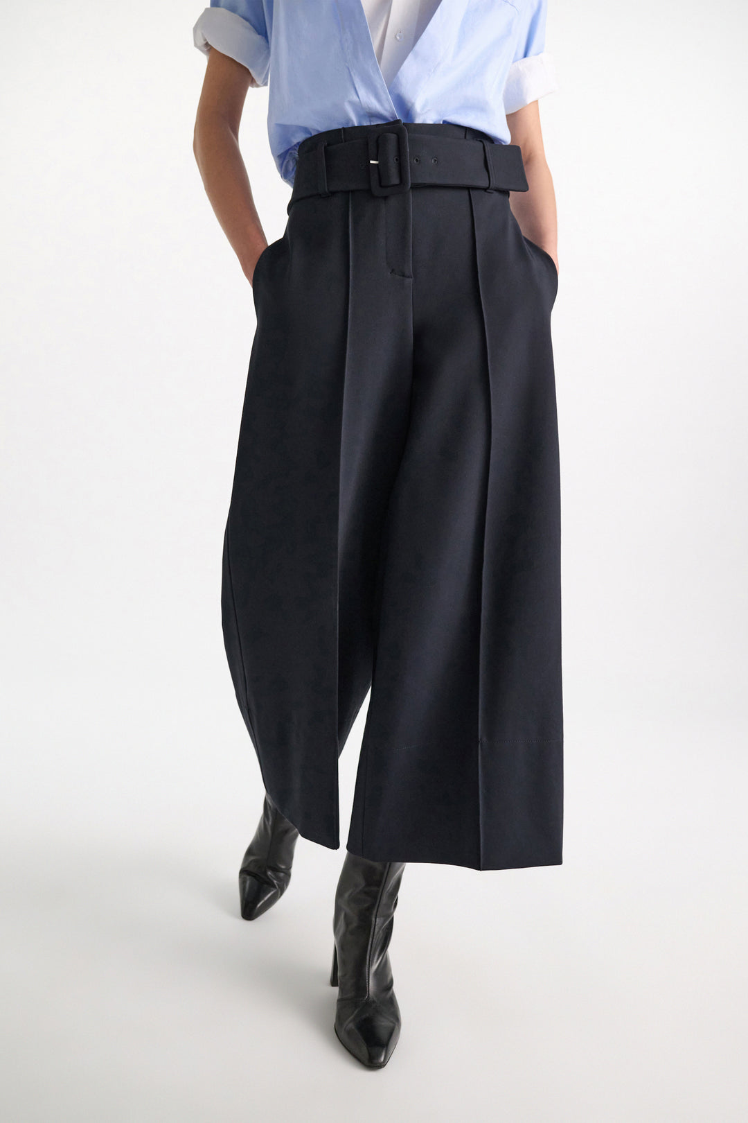EMOTIONAL ESSENCE pants