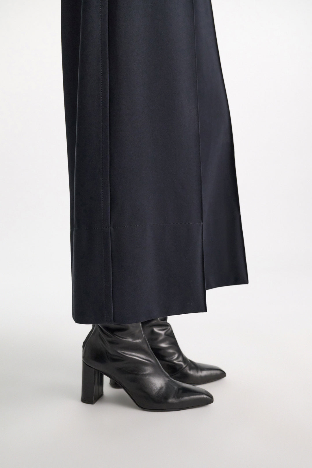 EMOTIONAL ESSENCE pants