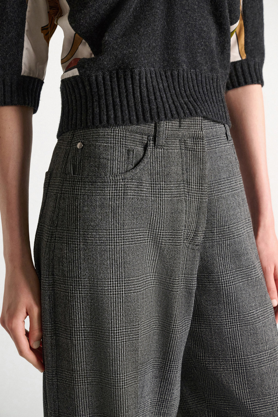 GRAPHIC TWIST pants