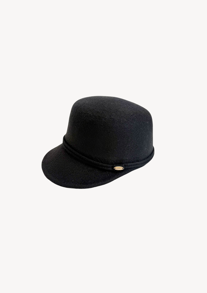 Iben hatt med brem