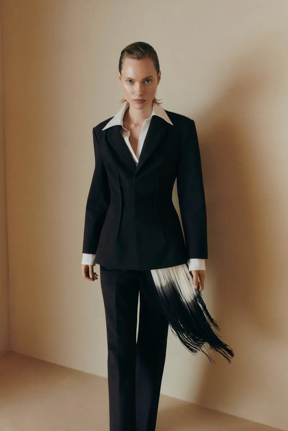 Leonne Seam Detailed Fitted Blazer