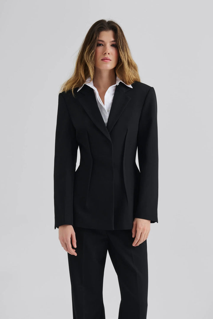 Leonne Seam Detailed Fitted Blazer