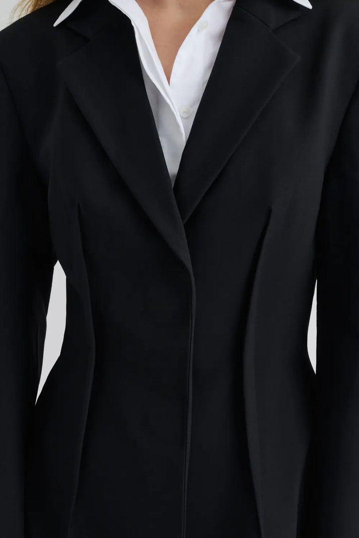 Leonne Seam Detailed Fitted Blazer