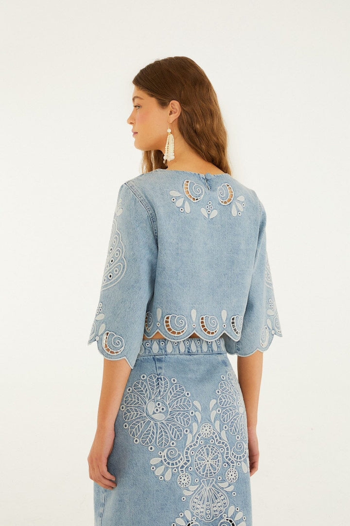 DENIM RICHELIEUX CROPPED BLOUSE
