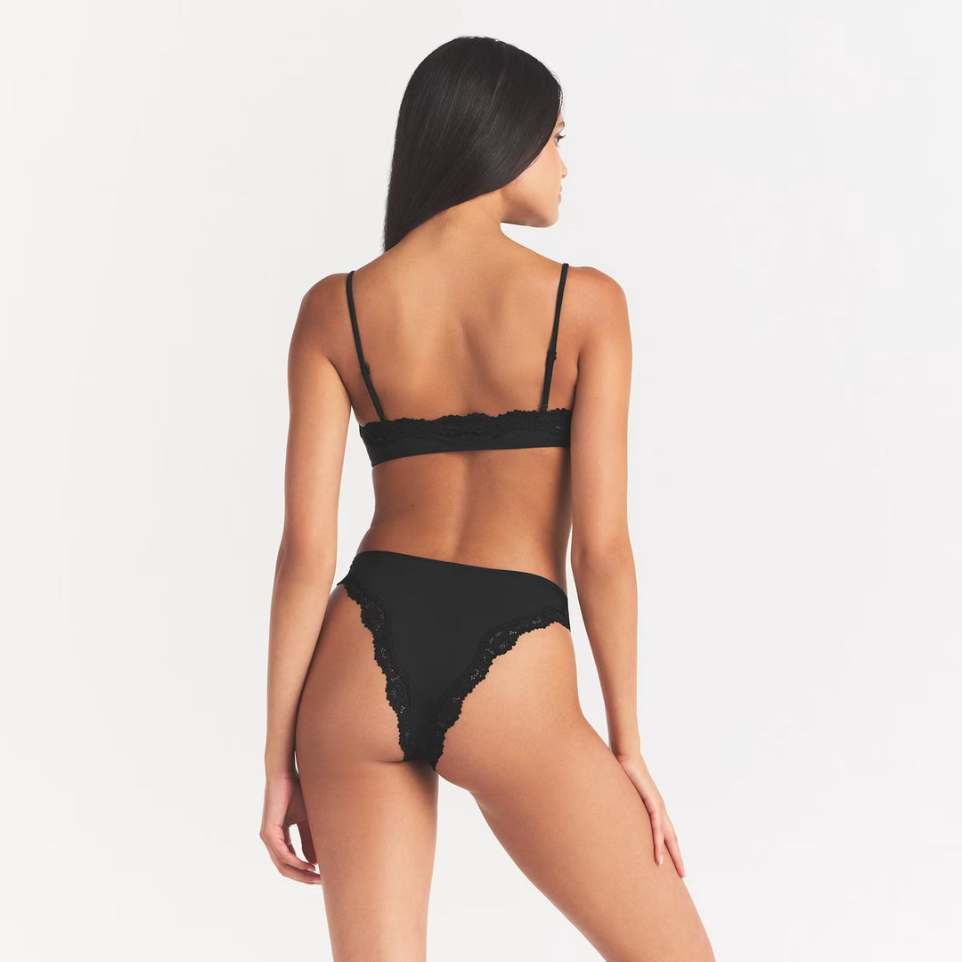 FITS EVERYBODY LACE SCOOP BRALETTE