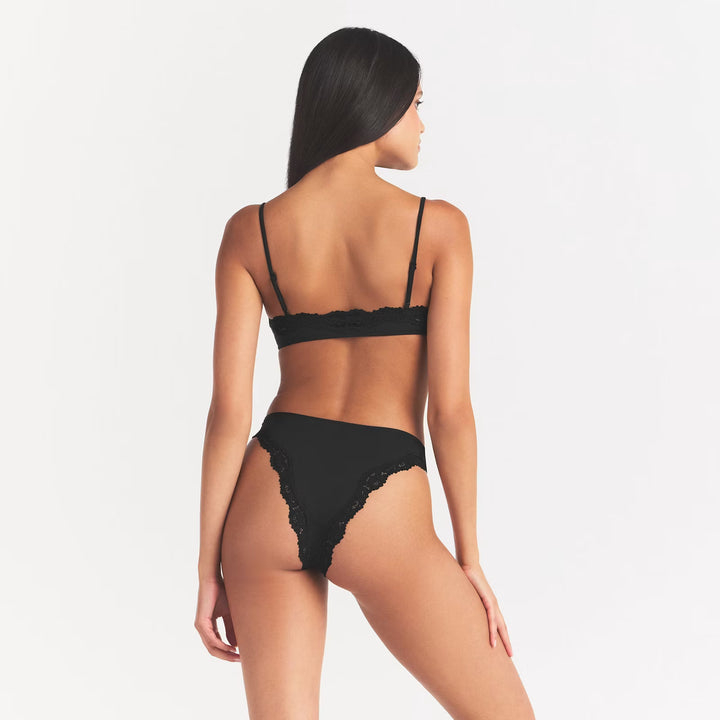 FITS EVERYBODY LACE SCOOP BRALETTE
