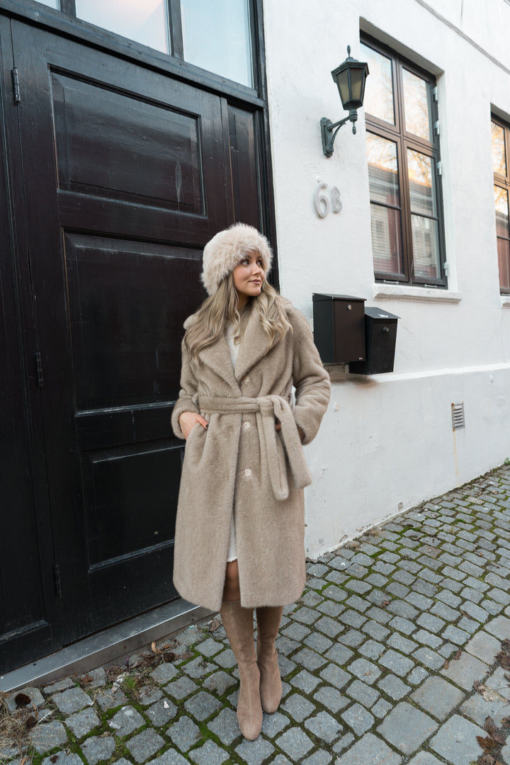 Woman's Knitted Coat