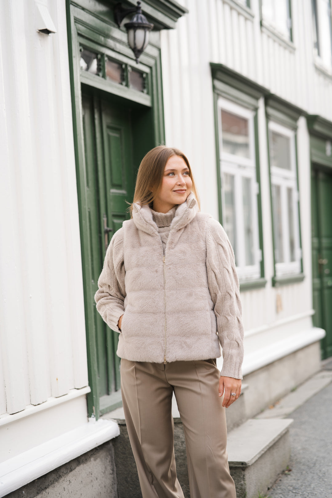 Woman's knitted Vest