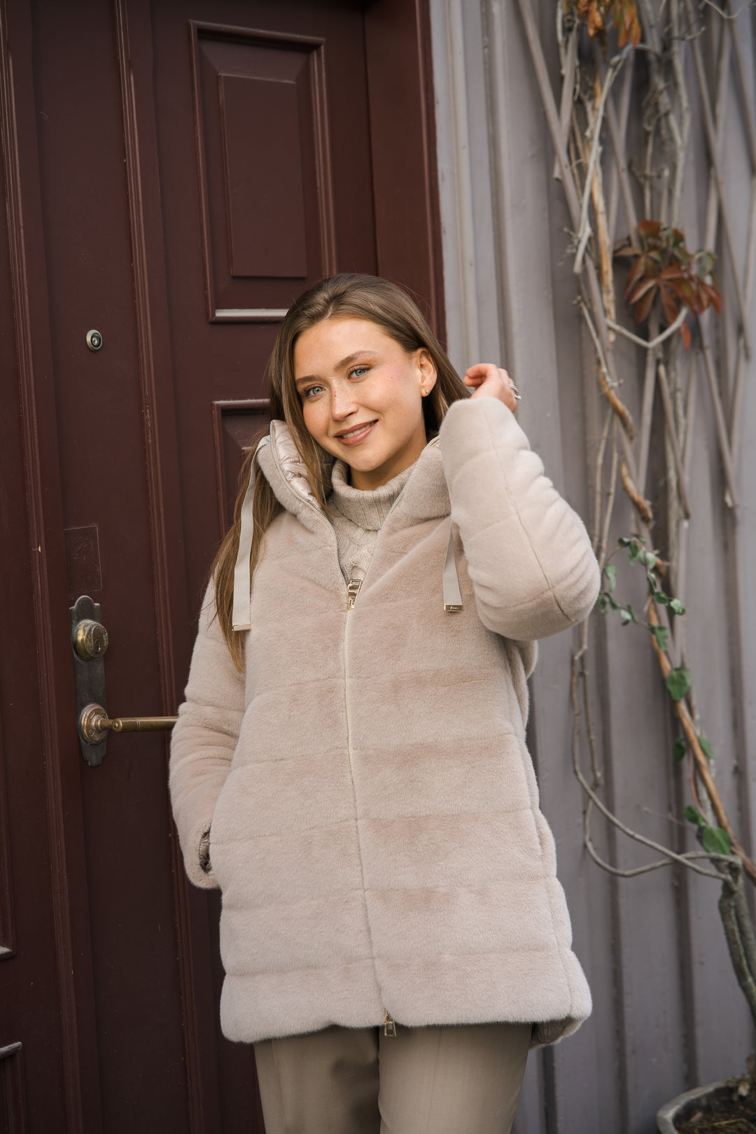 Woman's Knitted Half Coat