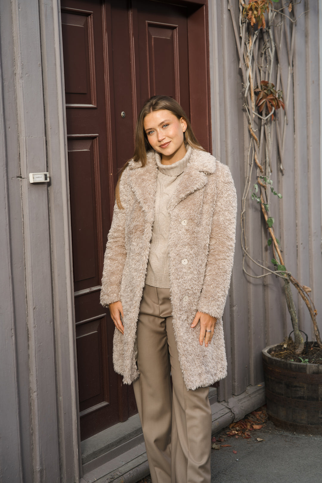 Woman's Knitted Half Coat