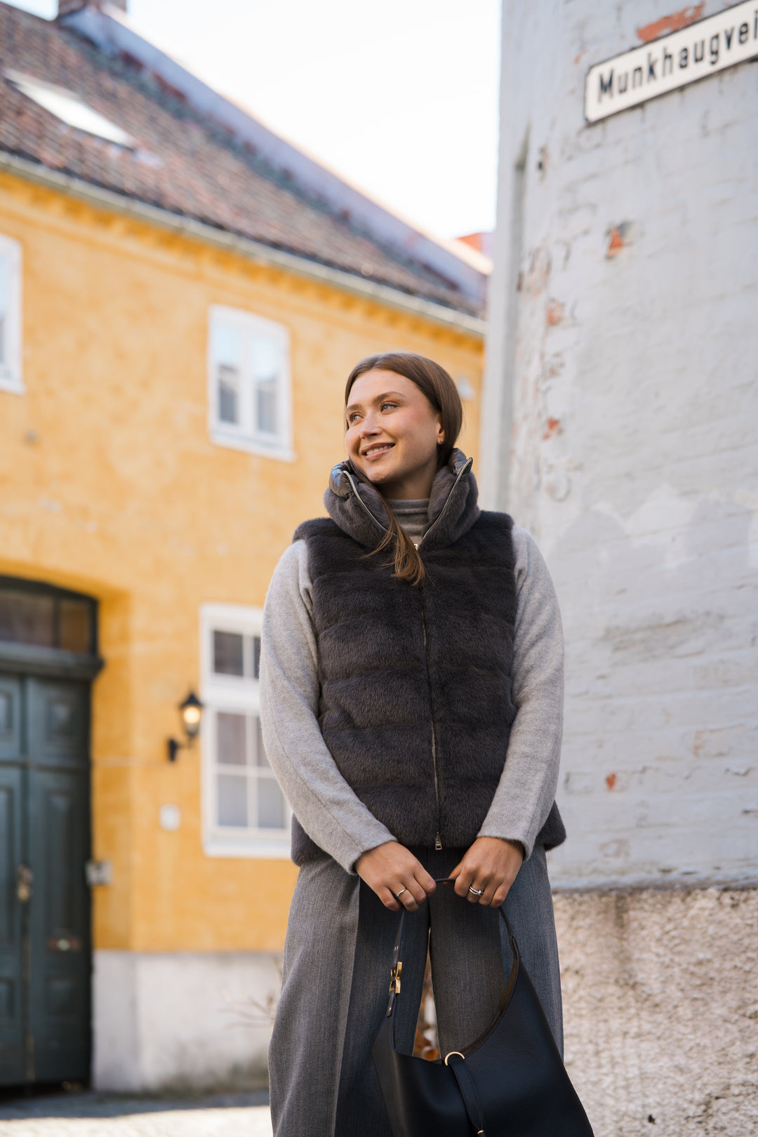 Woman's knitted Vest