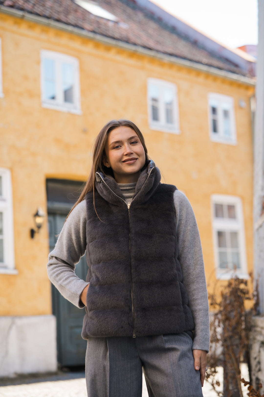 Woman's knitted Vest