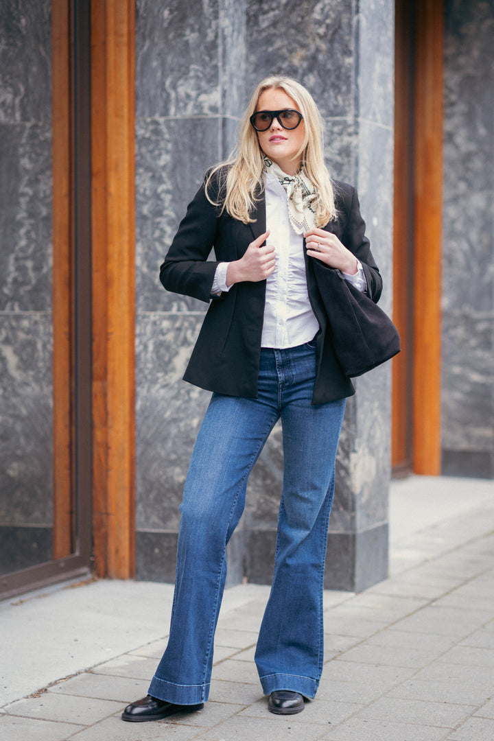 Leonne Seam Detailed Fitted Blazer
