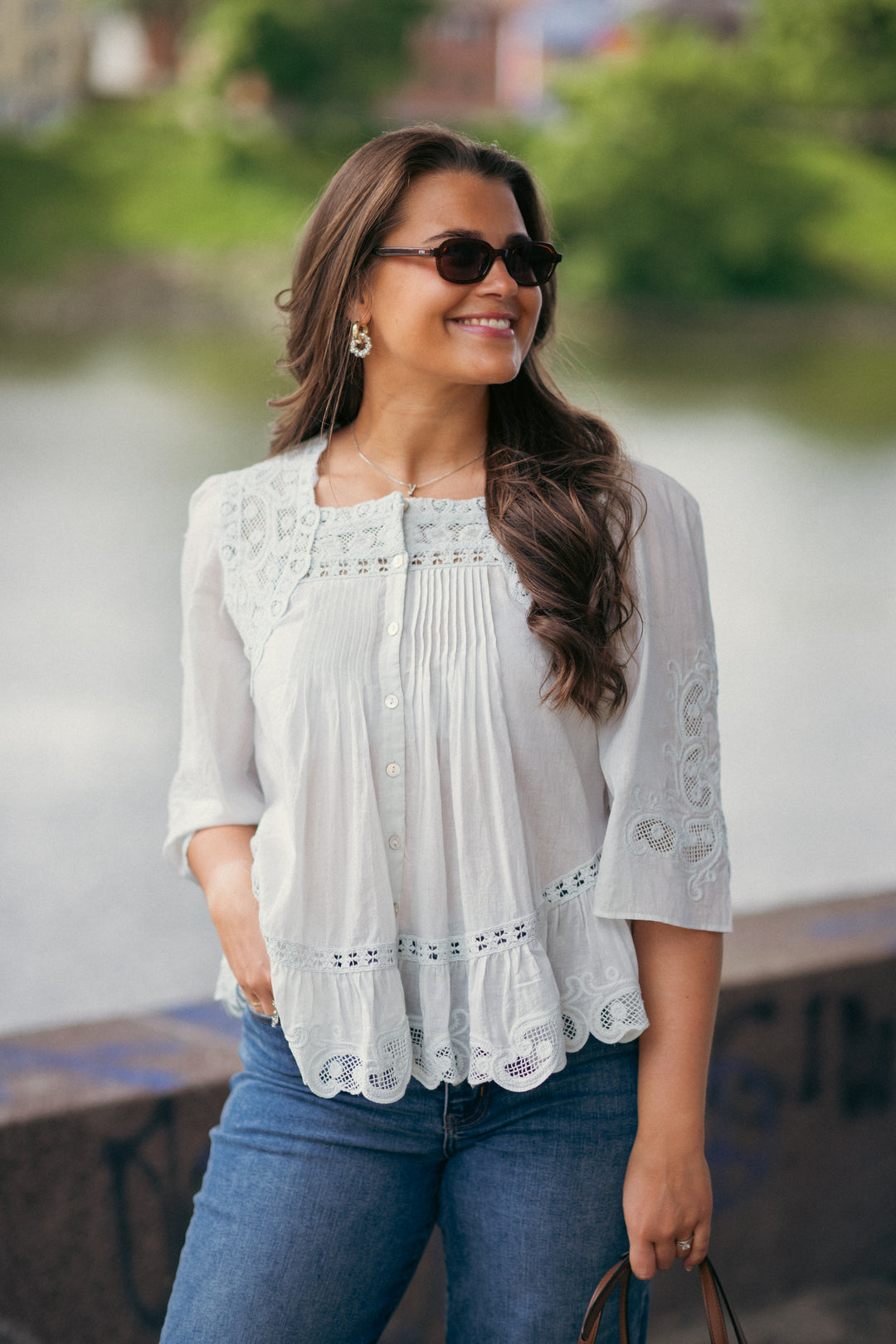 LIGHT BLUE RICHILIEU SHORT SLEEVE BLOUSE