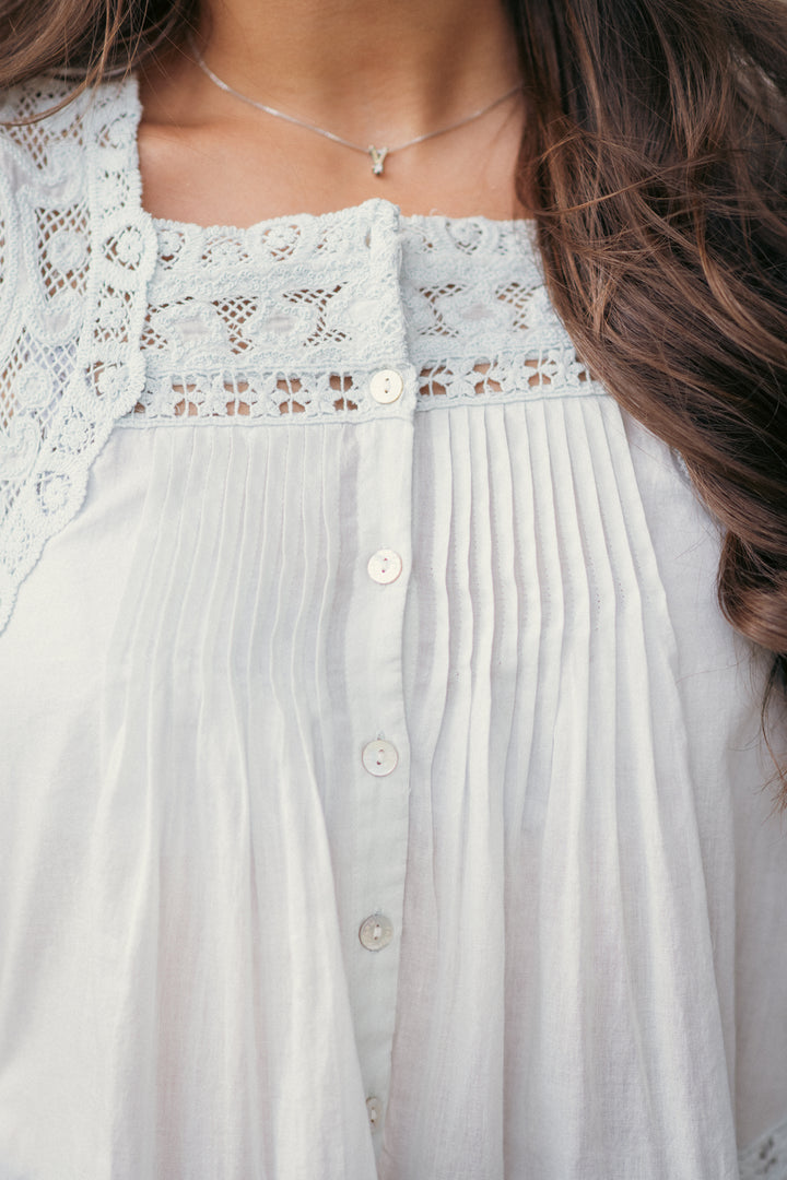 LIGHT BLUE RICHILIEU SHORT SLEEVE BLOUSE