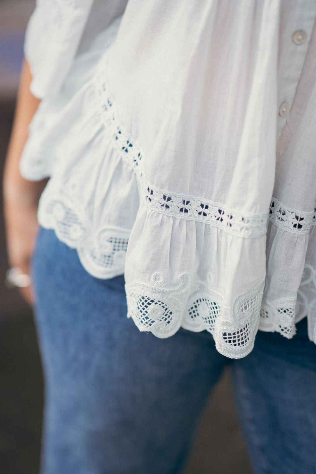 LIGHT BLUE RICHILIEU SHORT SLEEVE BLOUSE