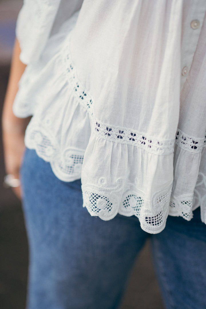 LIGHT BLUE RICHILIEU SHORT SLEEVE BLOUSE