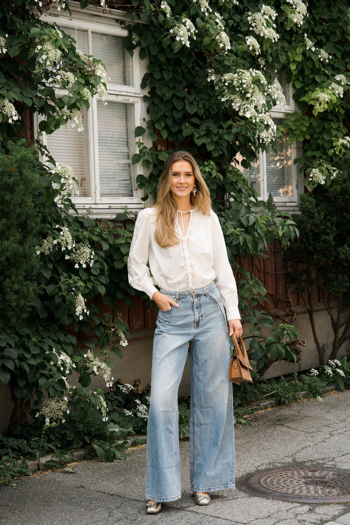 Illuminate Relaxed Flare Jean