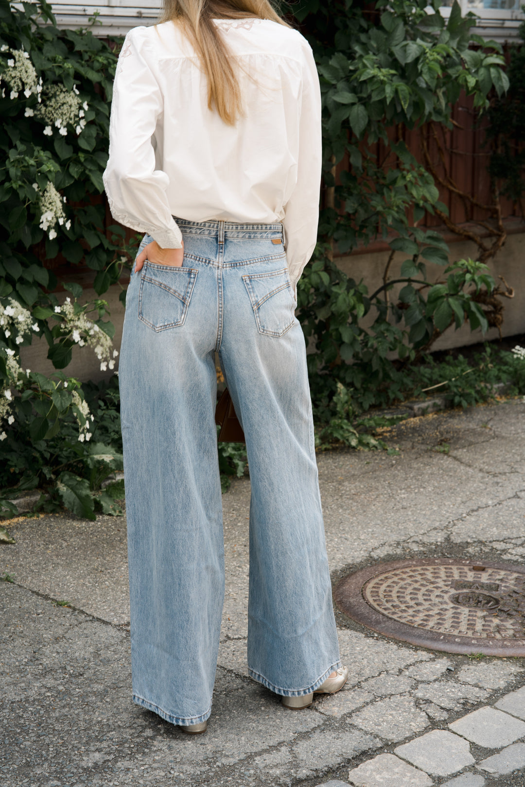 Illuminate Relaxed Flare Jean