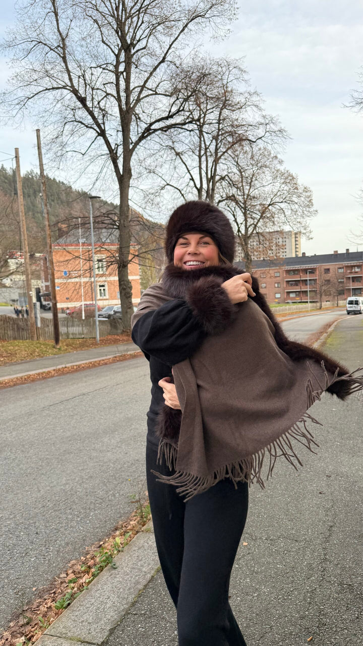 Jackie ullskjerf med fuskepels