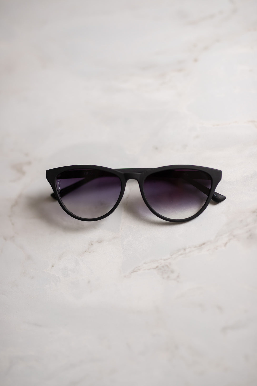 OTRA EYEWEAR Chika