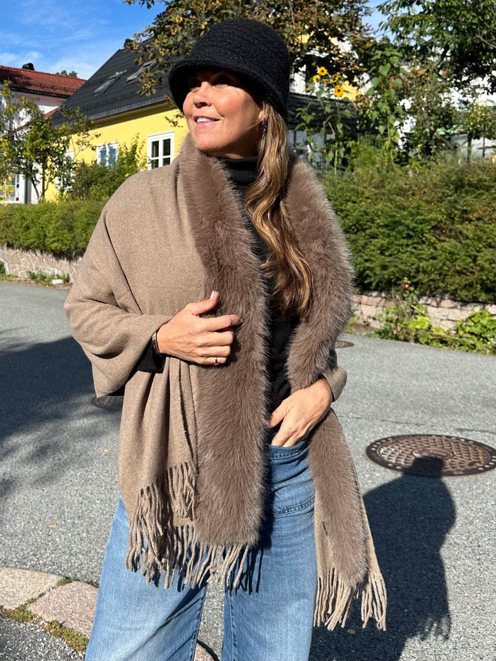 Jackie ullskjerf med fuskepels