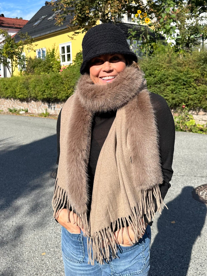 Jackie ullskjerf med fuskepels