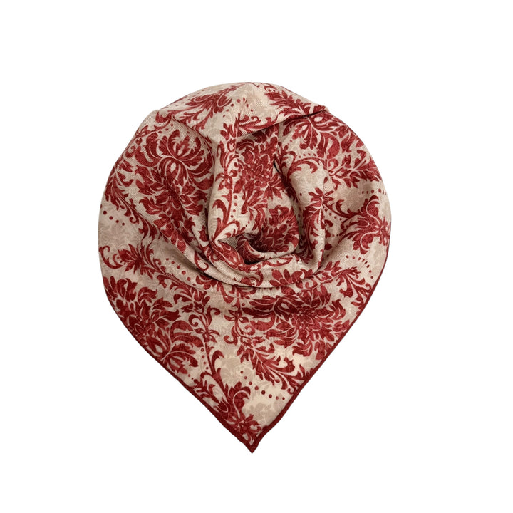 Skjerf i ull/silke m. håndsydde kanter