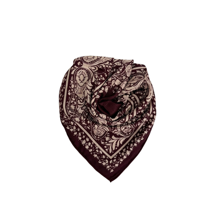 Skjerf i ull/silke m. håndsydde kanter