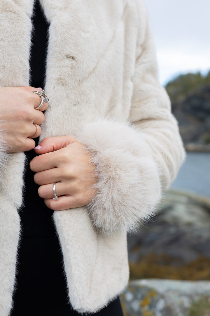 Fuskepels Arm Cuffs Lys Beige