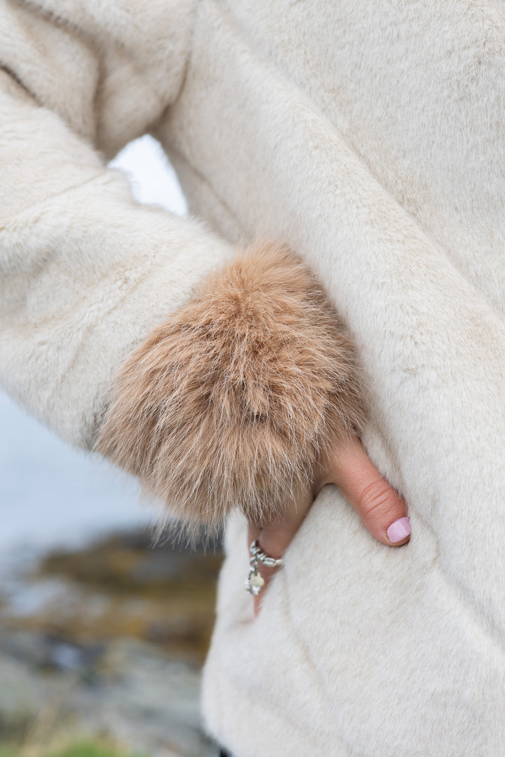 Fuskepels Arm Cuffs Camel