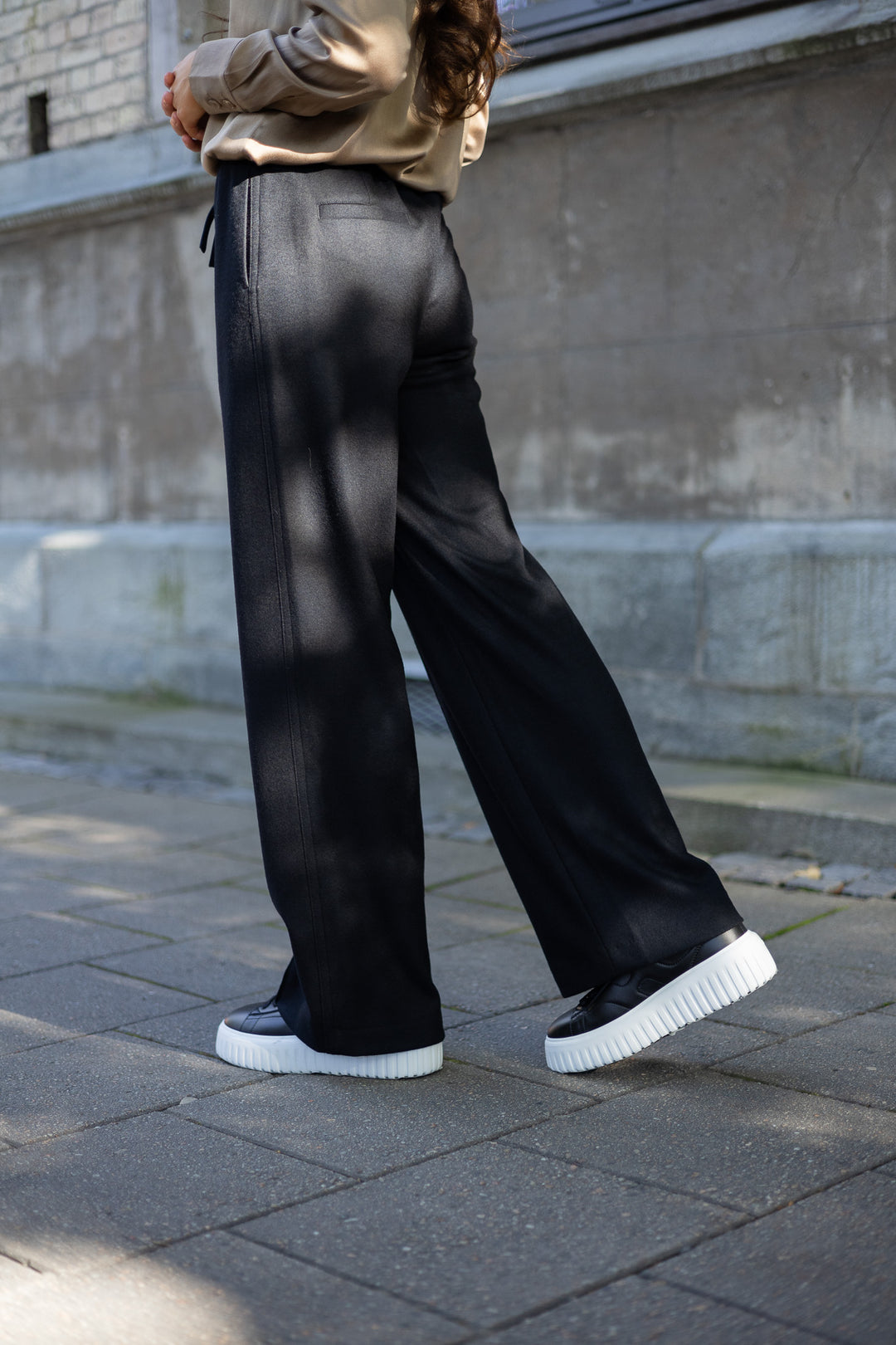 VINCE MID RISE DRAWSTRING PULL ON PANT