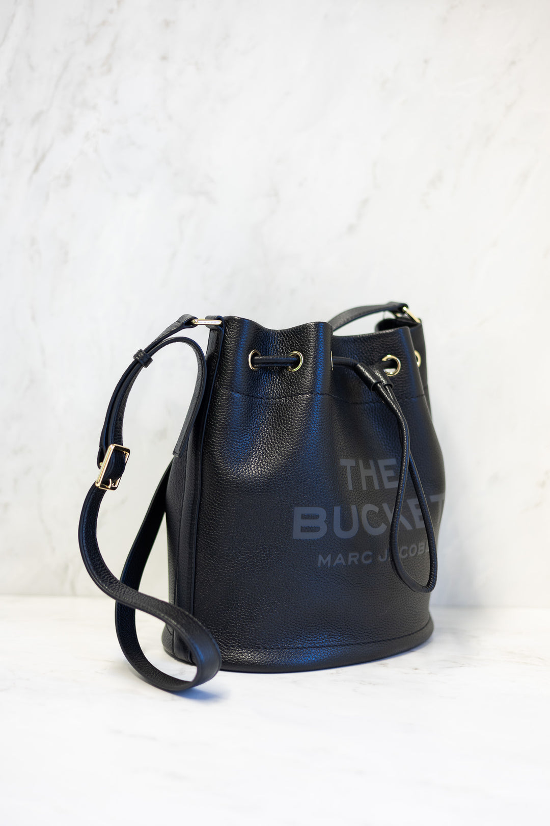 MARC JACOBS THE SHOULDER BUCKET