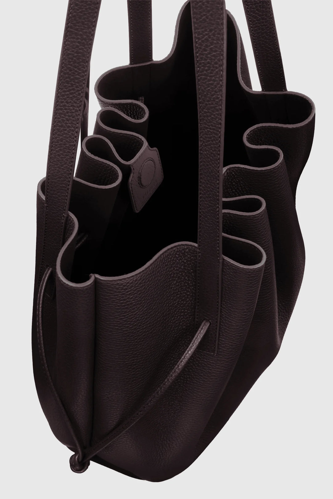 SCALLOP TOTE PEBBLE GRAIN LEATHER