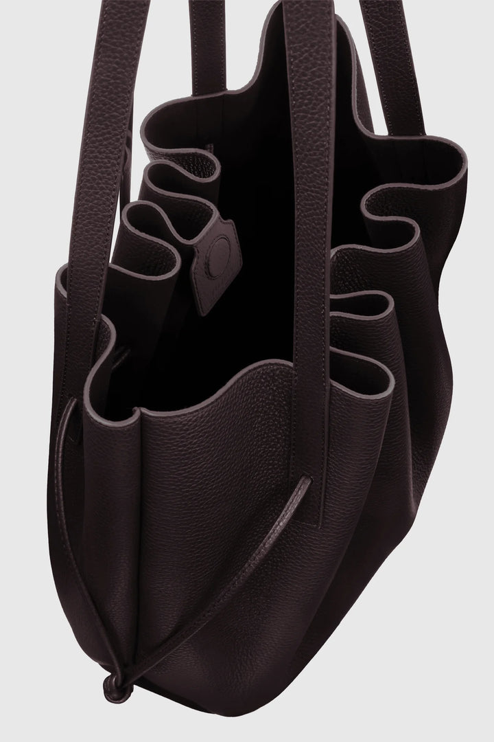 SCALLOP TOTE PEBBLE GRAIN LEATHER