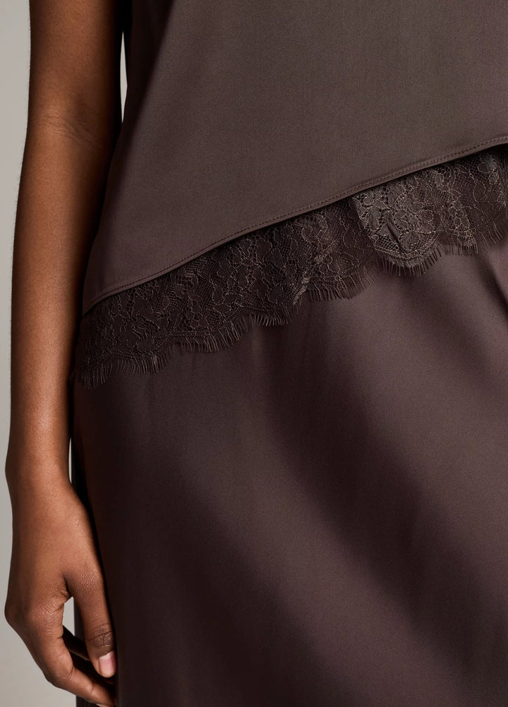 ASYMMETRIC HEM SHELL W/ LACE