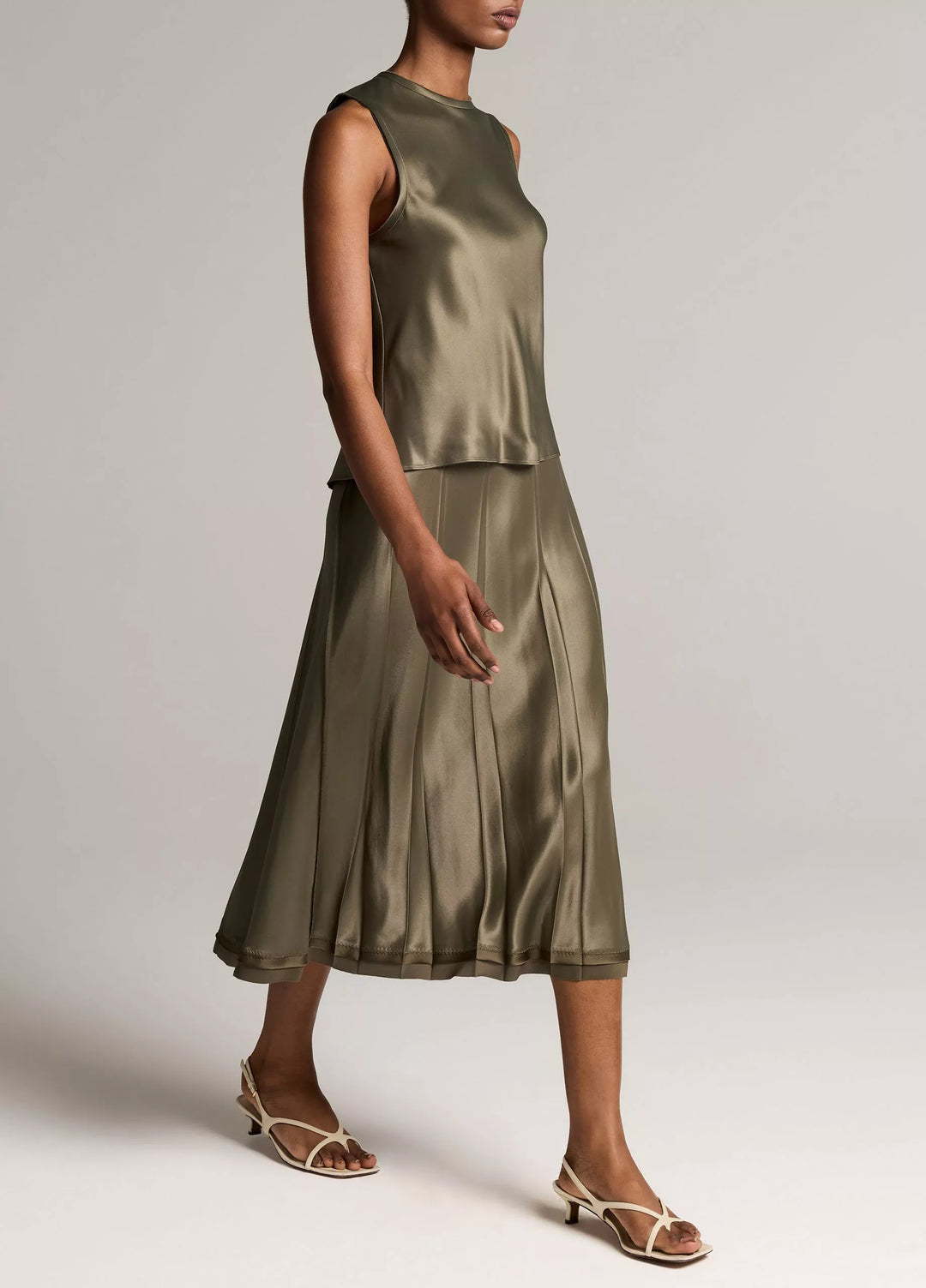 CREASED PLEATED SKIRT W/ RAW EDGE HEM