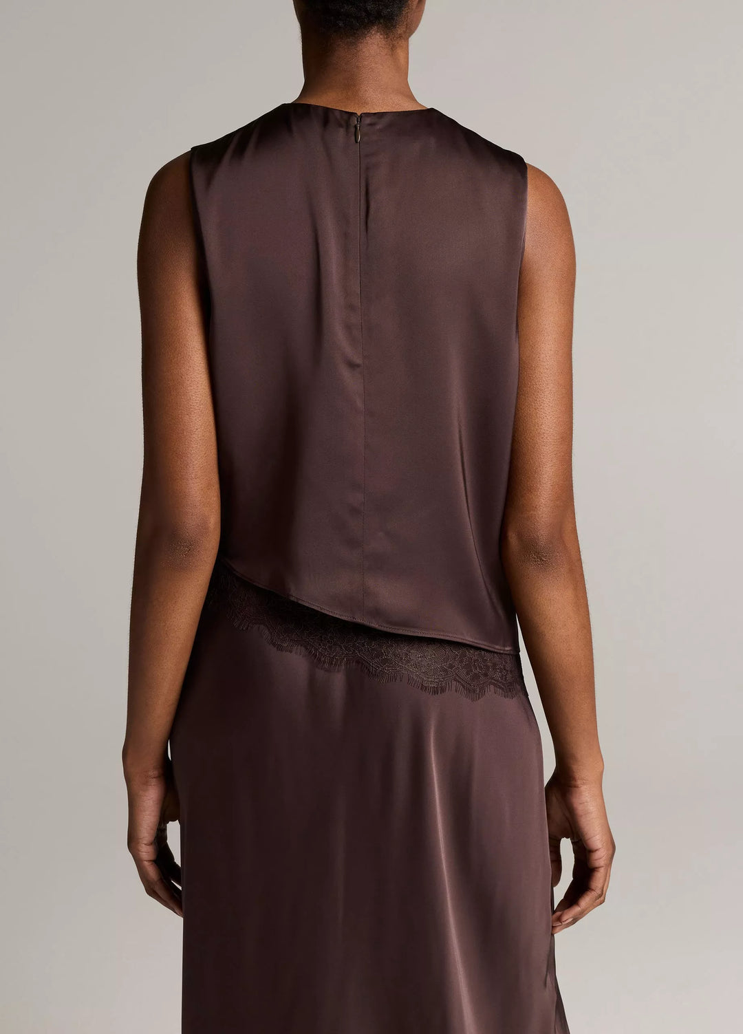 ASYMMETRIC HEM SHELL W/ LACE
