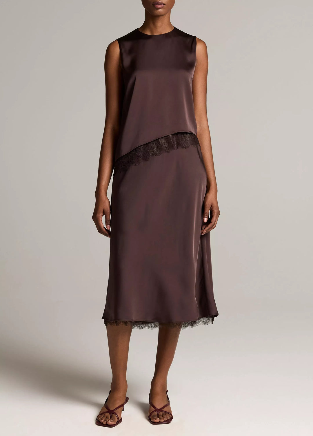 ASYMMETRIC HEM SHELL W/ LACE