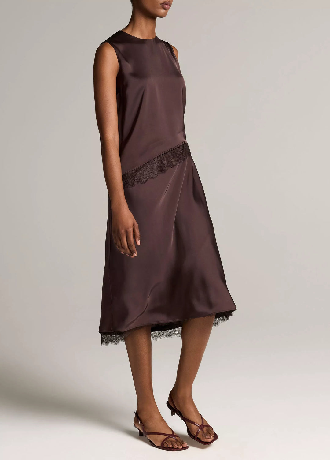 PULL ON SLIP SKIRT W/ LACE TRIM